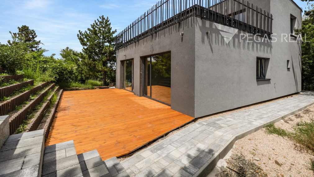 Nový 4 izbový rodinný dom s dvomi terasami