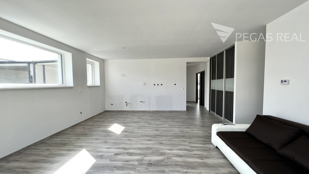 Dômyselne riešený 4-izbový rodinný dom