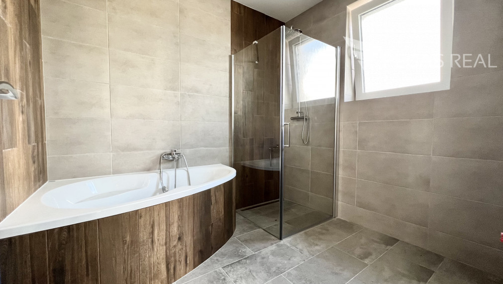 Dômyselne riešený 4-izbový rodinný dom