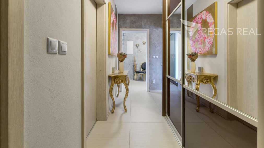 Luxusný 5 izbový dom  s bazénom v Chorvátskom Grobe