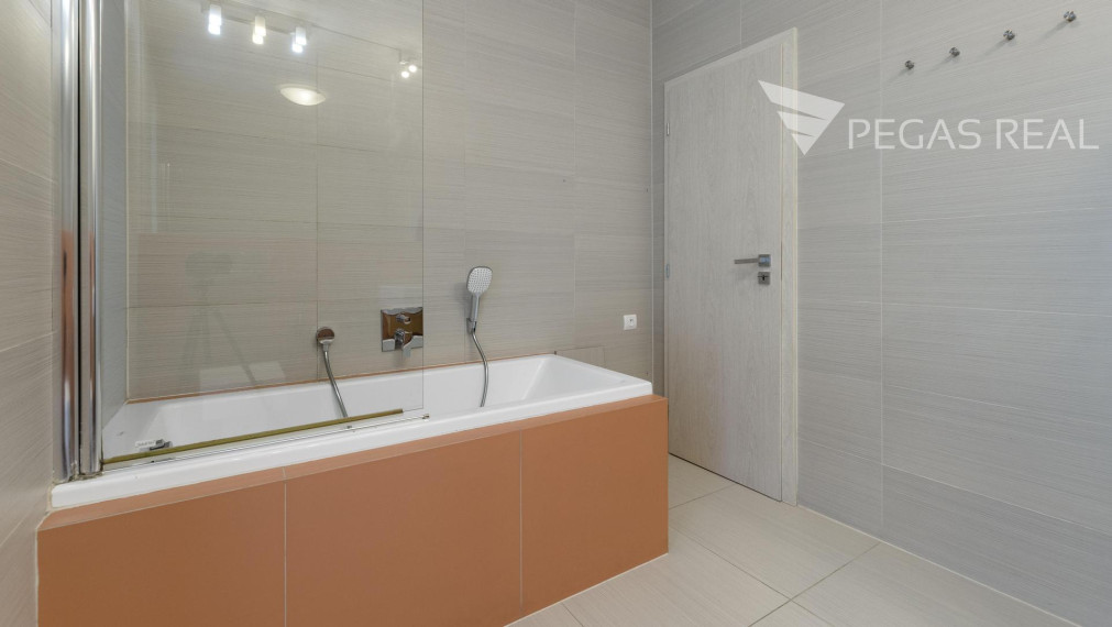 Luxusný 5 izbový dom  s bazénom v Chorvátskom Grobe