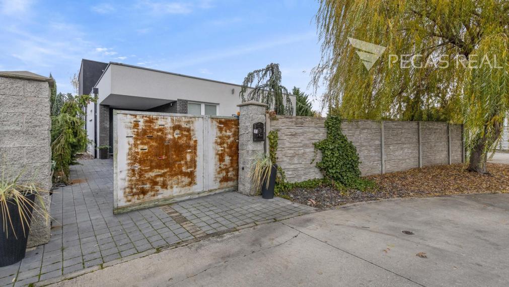 Luxusný 5 izbový dom  s bazénom v Chorvátskom Grobe