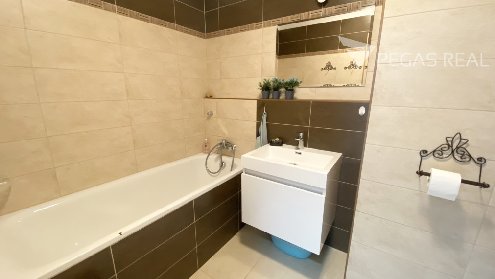 Výborne dispozične riešený  2-izbový byt  v Miloslavove na predaj.