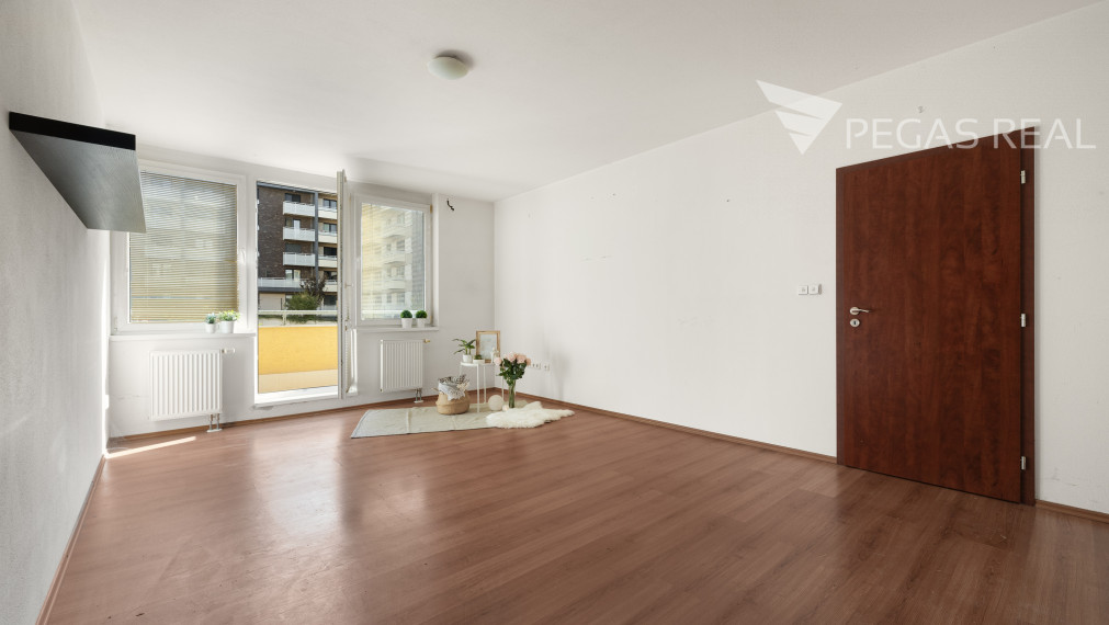 Veľký 2-izbový byt - Galvaniho dvory, Bratislava