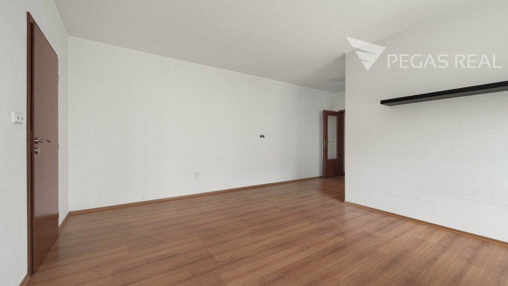 Veľký 2-izbový byt - Galvaniho dvory, Bratislava