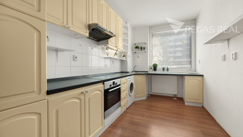 Veľký 2-izbový byt - Galvaniho dvory, Bratislava