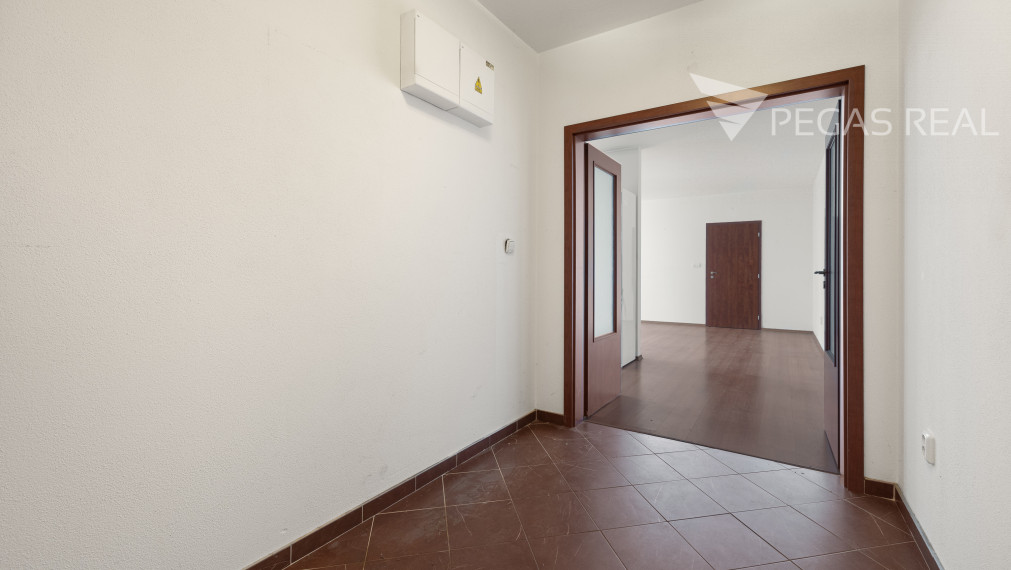 Veľký 2-izbový byt - Galvaniho dvory, Bratislava