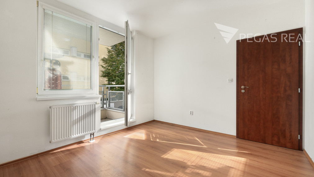 Veľký 2-izbový byt - Galvaniho dvory, Bratislava