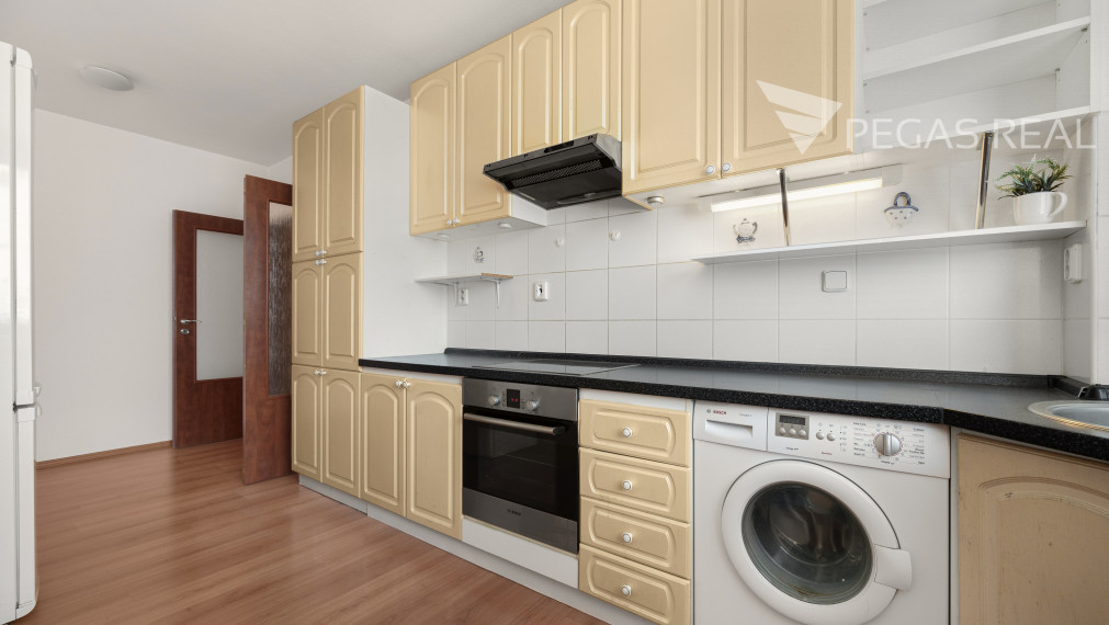 Veľký 2-izbový byt - Galvaniho dvory, Bratislava