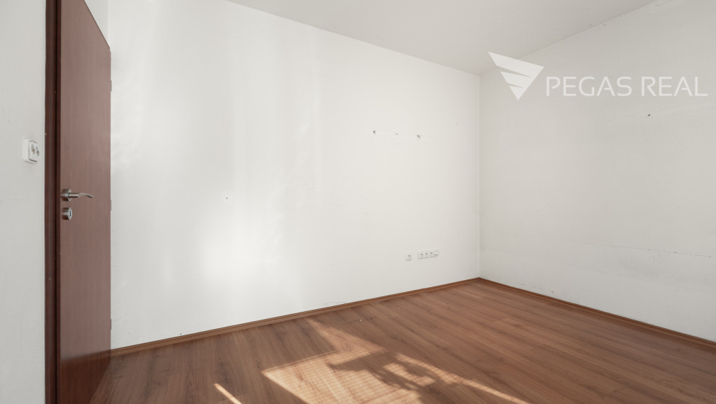 Veľký 2-izbový byt - Galvaniho dvory, Bratislava