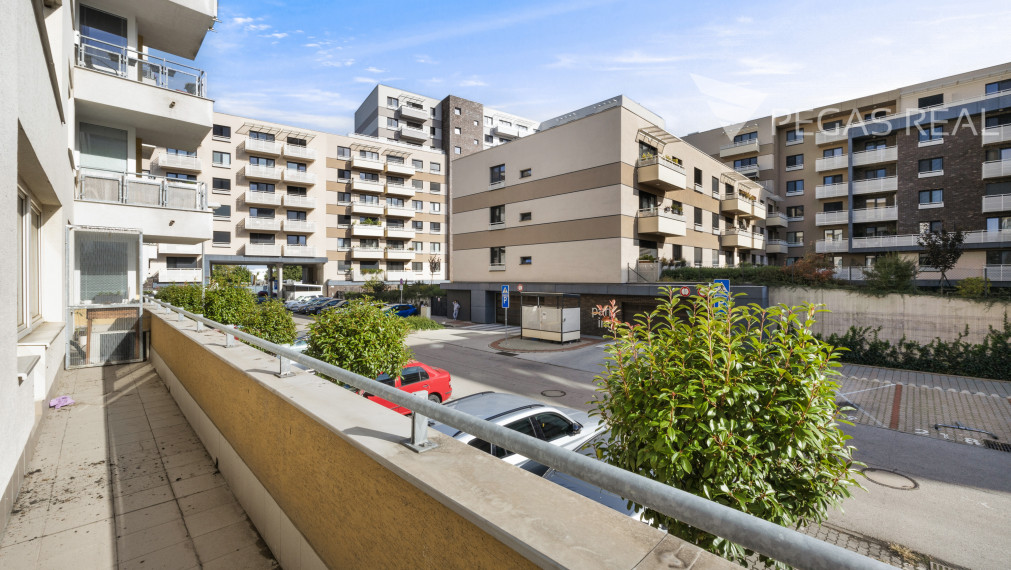 Veľký 2-izbový byt - Galvaniho dvory, Bratislava