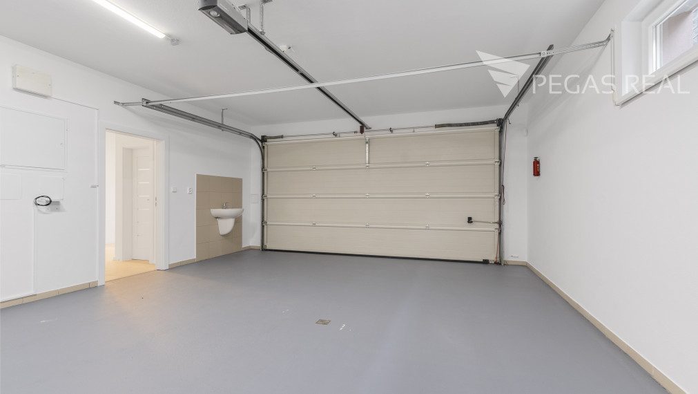 Na prenájom 5 - izbový rodinný dom v Záhorskej Bystrici na Strmom Vŕšku