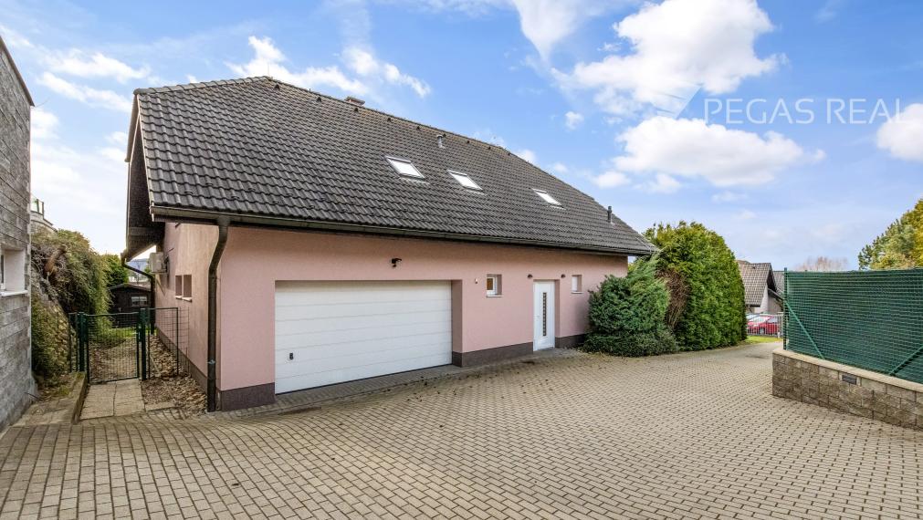 Na prenájom 5 - izbový rodinný dom v Záhorskej Bystrici na Strmom Vŕšku