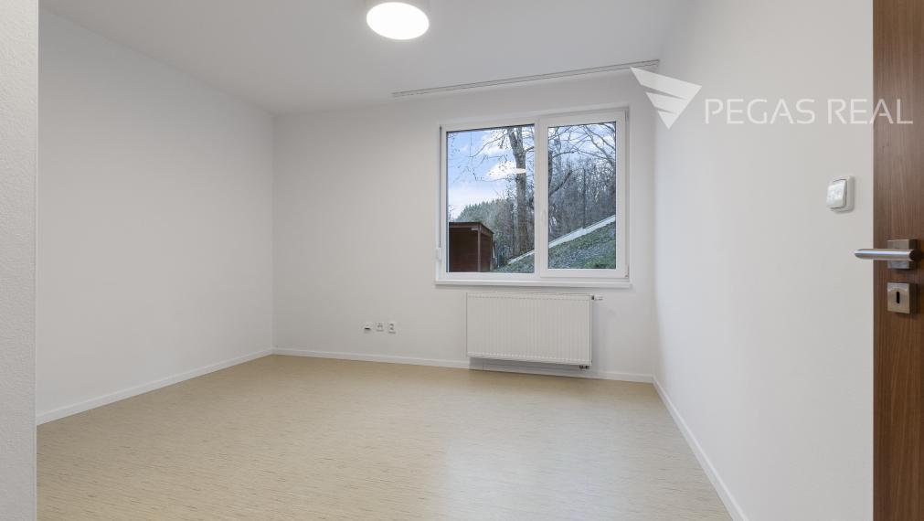 Na prenájom 6-izbový rodinný dom - Strmý Vŕšok, Záhorská Bystrica