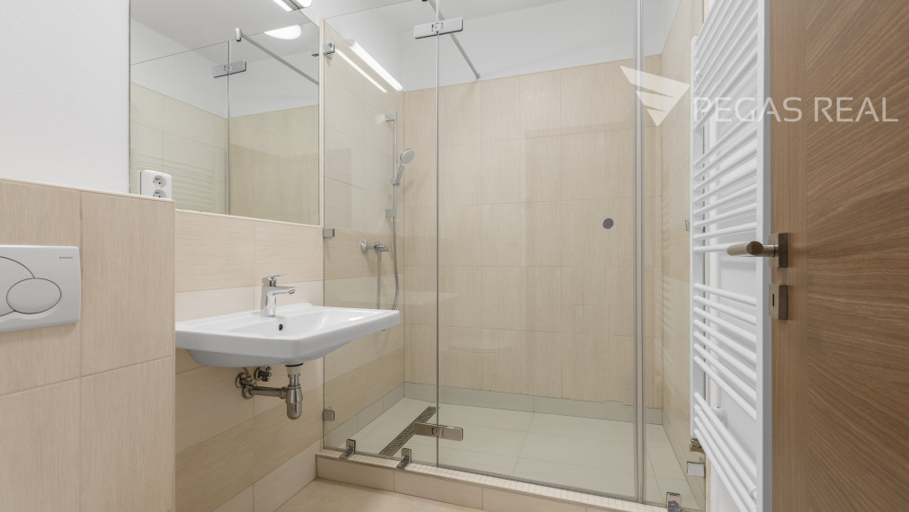 Na prenájom 6-izbový rodinný dom - Strmý Vŕšok, Záhorská Bystrica