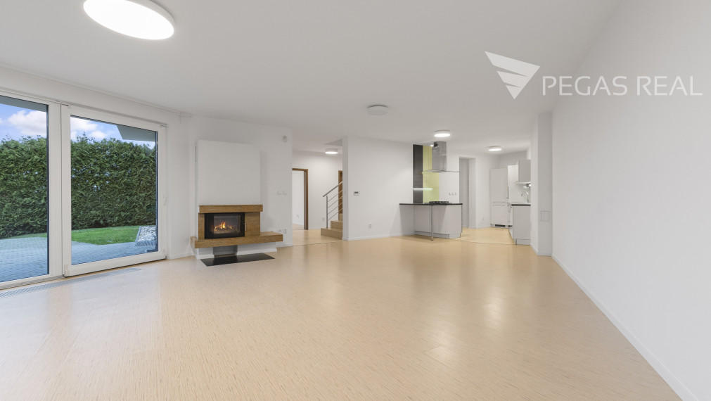 Na prenájom 6-izbový rodinný dom - Strmý Vŕšok, Záhorská Bystrica