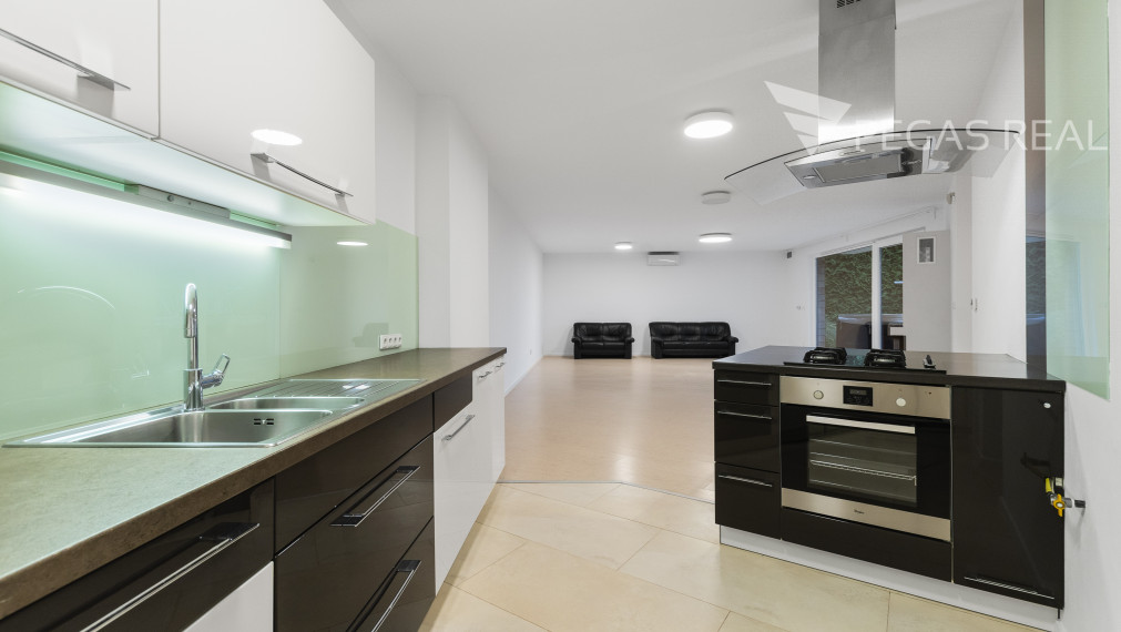 Na prenájom 6-izbový rodinný dom - Strmý Vŕšok, Záhorská Bystrica