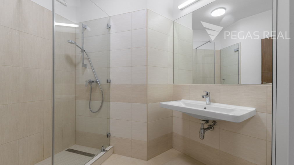 Na prenájom 6-izbový rodinný dom - Strmý Vŕšok, Záhorská Bystrica