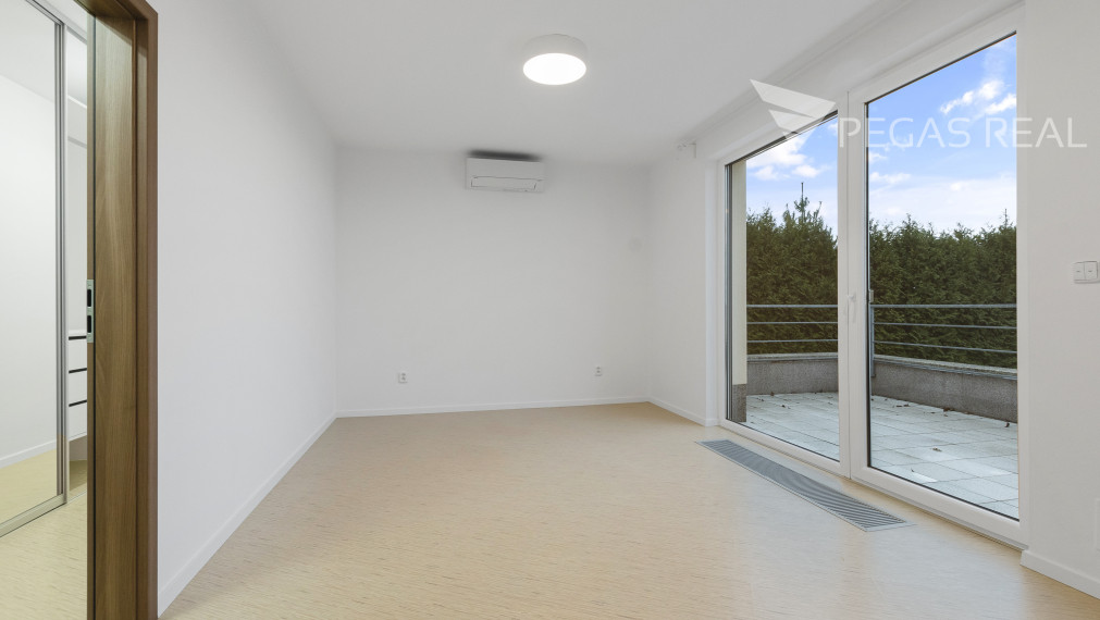 Na prenájom 6-izbový rodinný dom - Strmý Vŕšok, Záhorská Bystrica