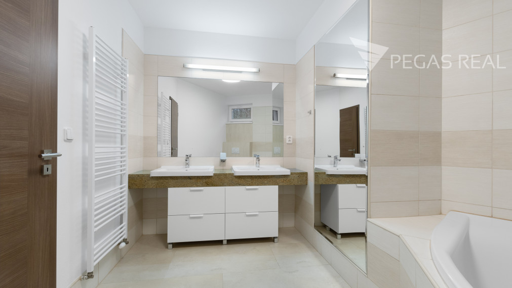 Na prenájom 6-izbový rodinný dom - Strmý Vŕšok, Záhorská Bystrica