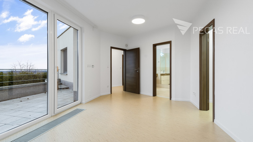 Na prenájom 6-izbový rodinný dom - Strmý Vŕšok, Záhorská Bystrica