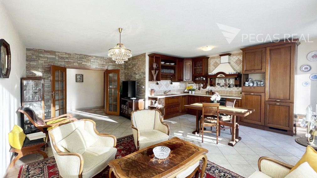 **PREDANÝ** Priestranný kompletne zariadený 2i byt s klimatizáciou za bezkonkurenčnú cenu, Ružinov