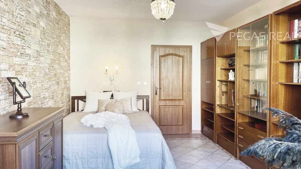 **PREDANÝ** Priestranný kompletne zariadený 2i byt s klimatizáciou za bezkonkurenčnú cenu, Ružinov