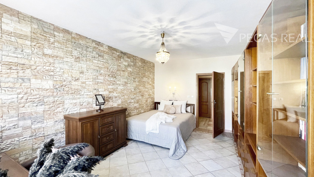 **PREDANÝ** Priestranný kompletne zariadený 2i byt s klimatizáciou za bezkonkurenčnú cenu, Ružinov