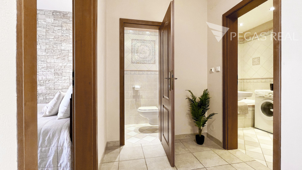 **PREDANÝ** Priestranný kompletne zariadený 2i byt s klimatizáciou za bezkonkurenčnú cenu, Ružinov