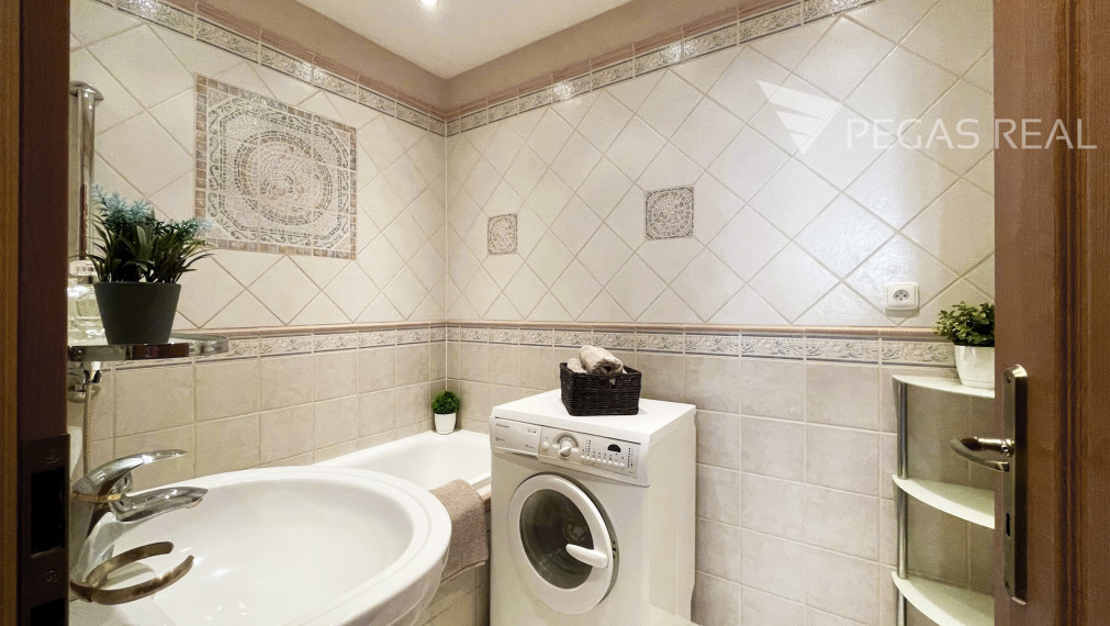 **PREDANÝ** Priestranný kompletne zariadený 2i byt s klimatizáciou za bezkonkurenčnú cenu, Ružinov