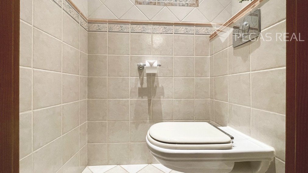 **PREDANÝ** Priestranný kompletne zariadený 2i byt s klimatizáciou za bezkonkurenčnú cenu, Ružinov