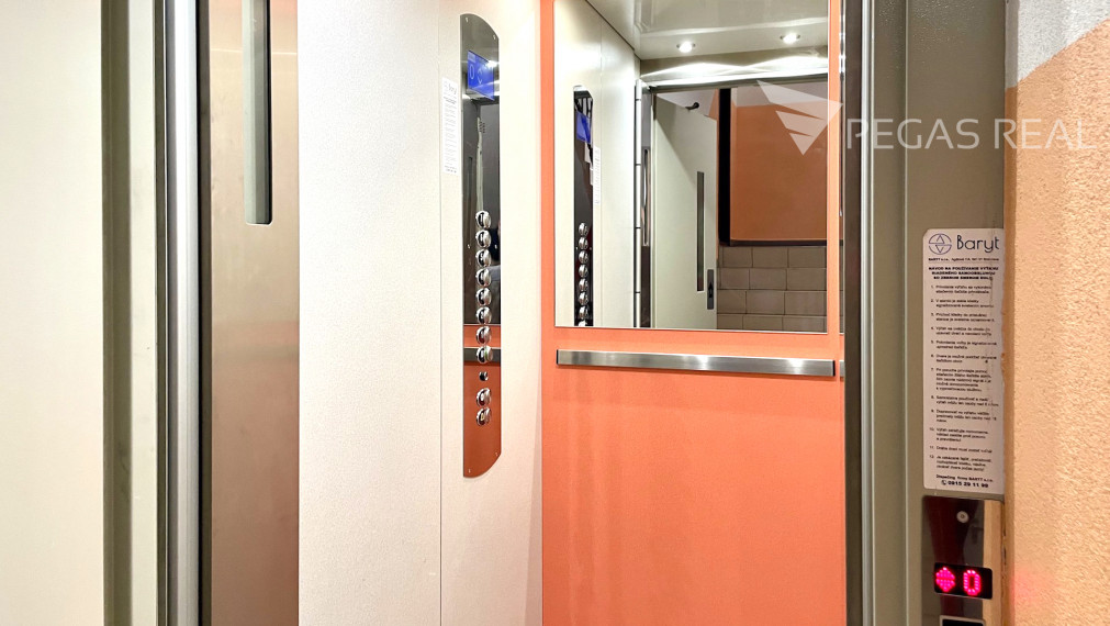 PREDANÝ - Slnečný 4i byt v príjemnom tichom prostredí neďaleko DK Dúbravka