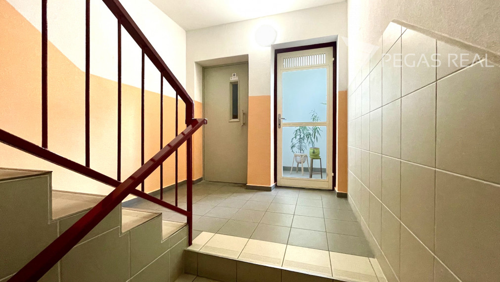 PREDANÝ - Slnečný 4i byt v príjemnom tichom prostredí neďaleko DK Dúbravka