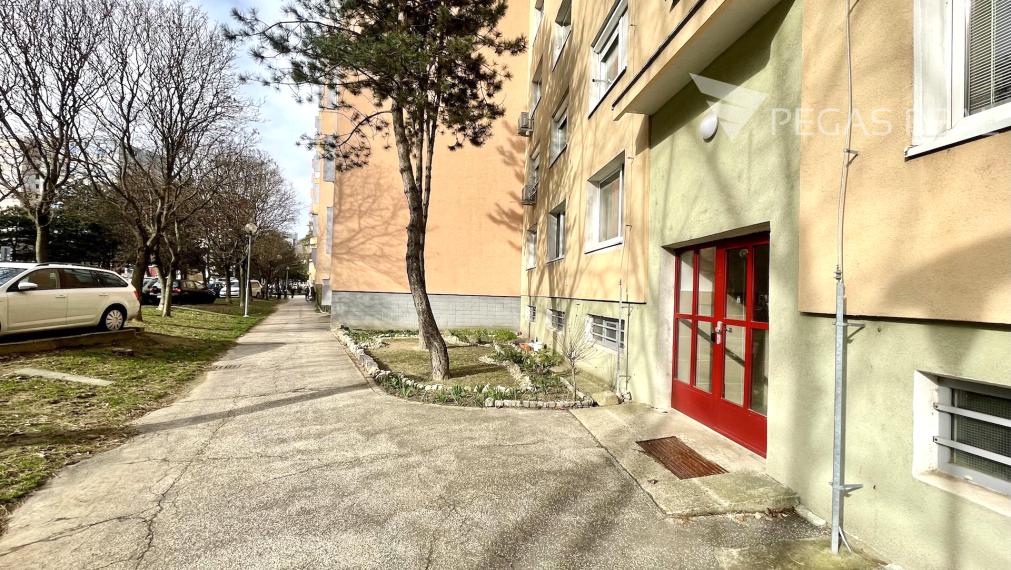 PREDANÝ - Slnečný 4i byt v príjemnom tichom prostredí neďaleko DK Dúbravka