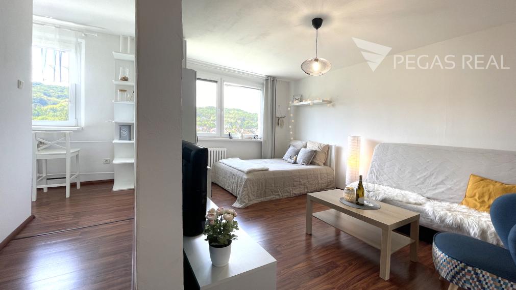 **PREDANÝ** Slnečný 1i byt neďaleko DK Dúbravka s TOP výhľadom na Devínsku kobylu