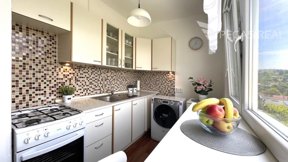 **PREDANÝ** Slnečný 1i byt neďaleko DK Dúbravka s TOP výhľadom na Devínsku kobylu