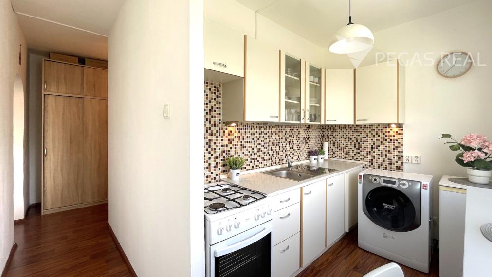 **PREDANÝ** Slnečný 1i byt neďaleko DK Dúbravka s TOP výhľadom na Devínsku kobylu