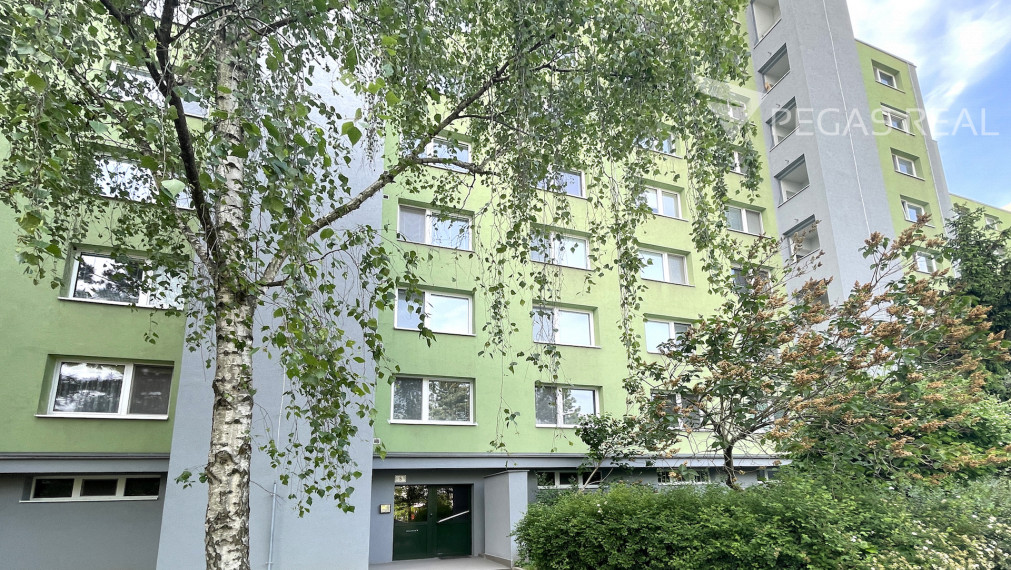 **PREDANÝ** Slnečný 1i byt neďaleko DK Dúbravka s TOP výhľadom na Devínsku kobylu