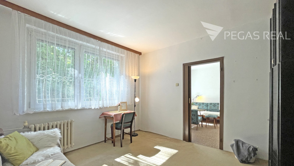 **PREDANÝ** Priestranný 2i byt priamo pri lese, Petržalka-Ovsište