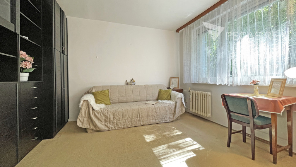 **PREDANÝ** Priestranný 2i byt priamo pri lese, Petržalka-Ovsište