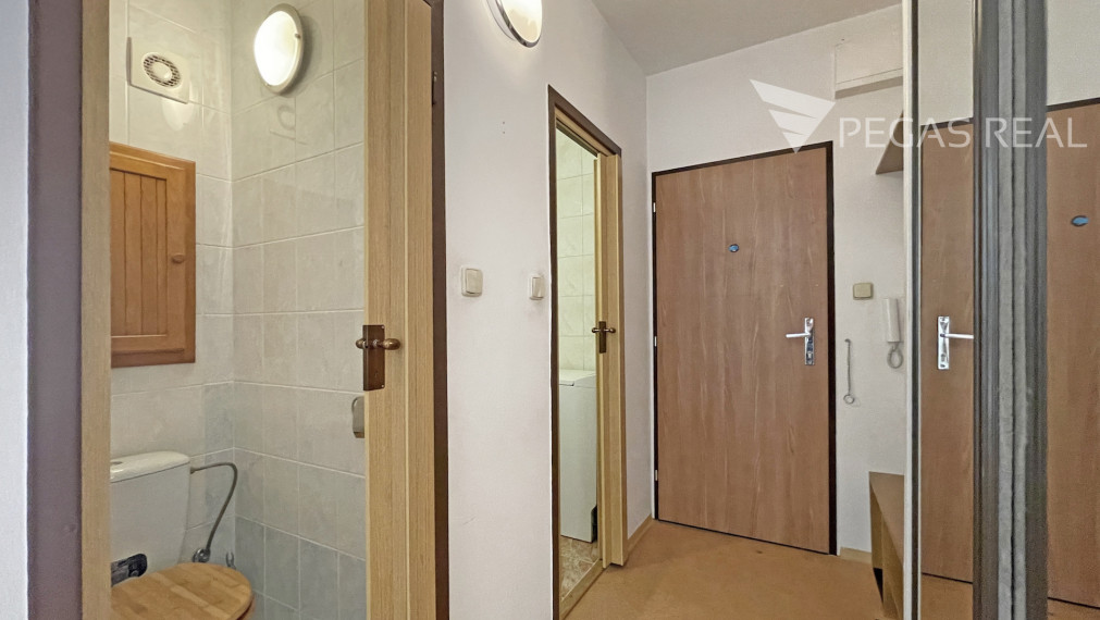 **PREDANÝ** Priestranný 2i byt priamo pri lese, Petržalka-Ovsište