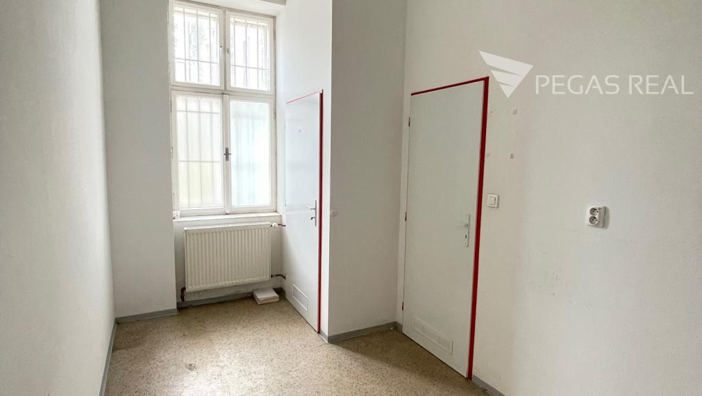 Na prenájom krásny priestor v úplnom centre BA na Štúrovej ul.