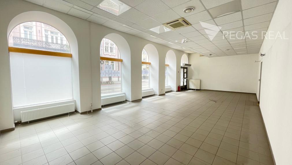 Na prenájom krásny priestor v úplnom centre BA na Štúrovej ul.