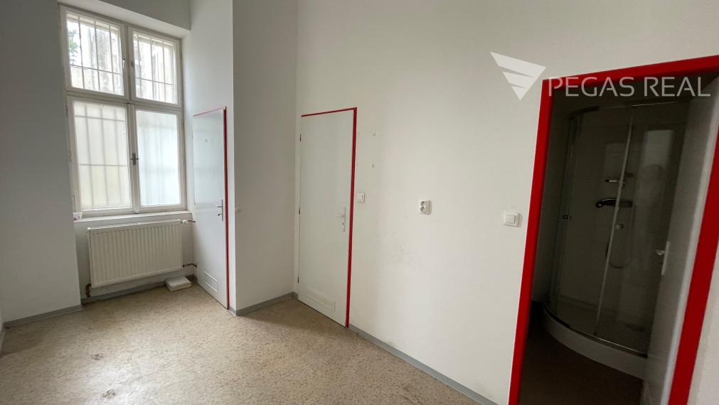 Na prenájom krásny priestor v úplnom centre BA na Štúrovej ul.