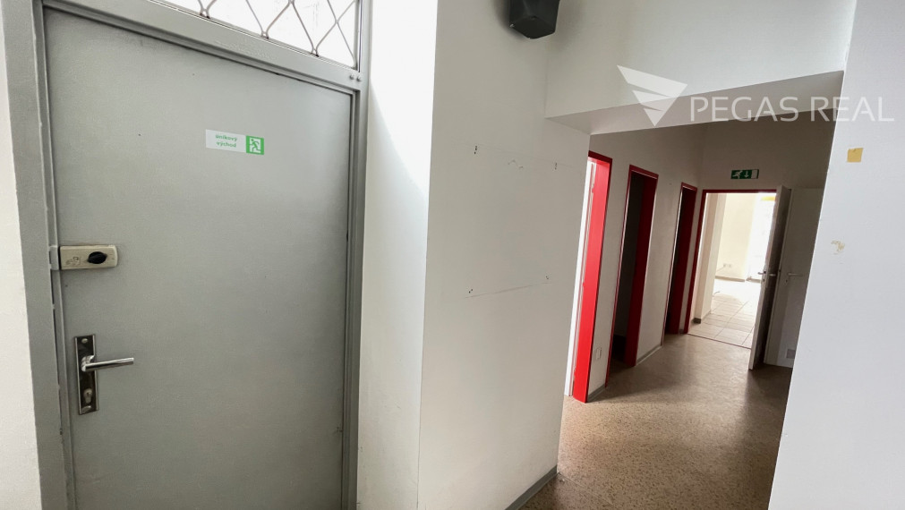 Na prenájom krásny priestor v úplnom centre BA na Štúrovej ul.