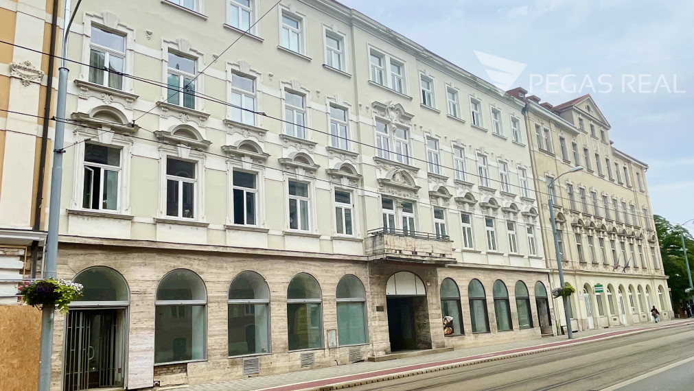 Na predaj krásny priestor v úplnom centre BA na Štúrovej ul.