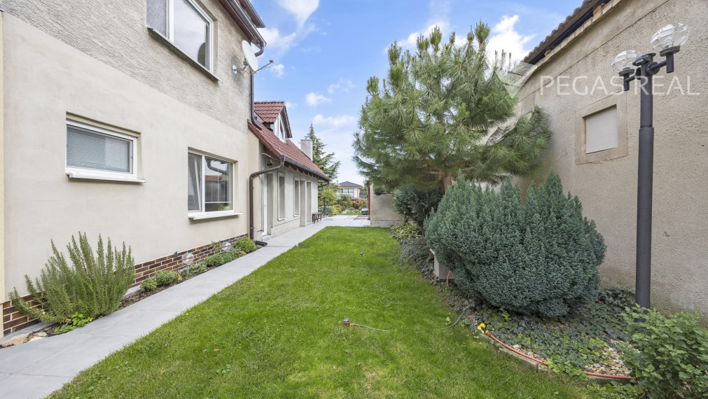 Na predaj viacgeneračný rodinný dom v obci Vysoká pri Morave ( cena vrátane provízie).