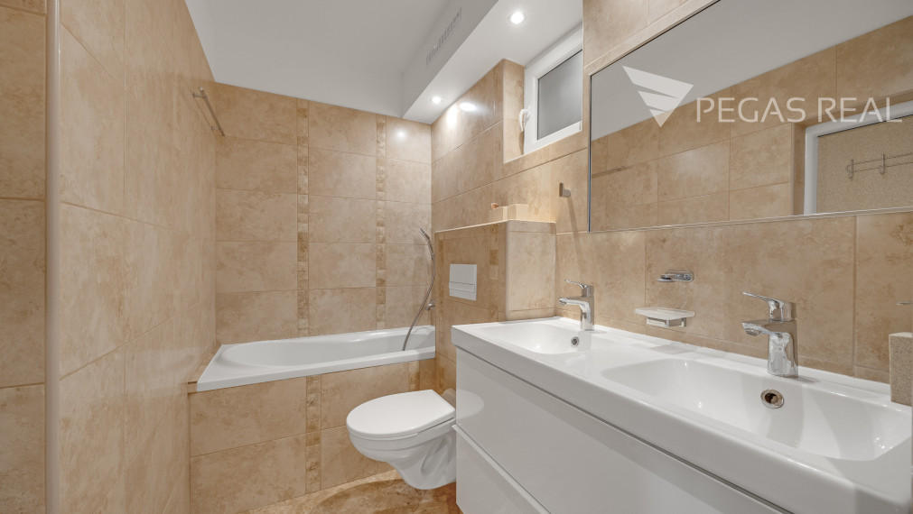 Na predaj viacgeneračný rodinný dom v obci Vysoká pri Morave ( cena vrátane provízie).