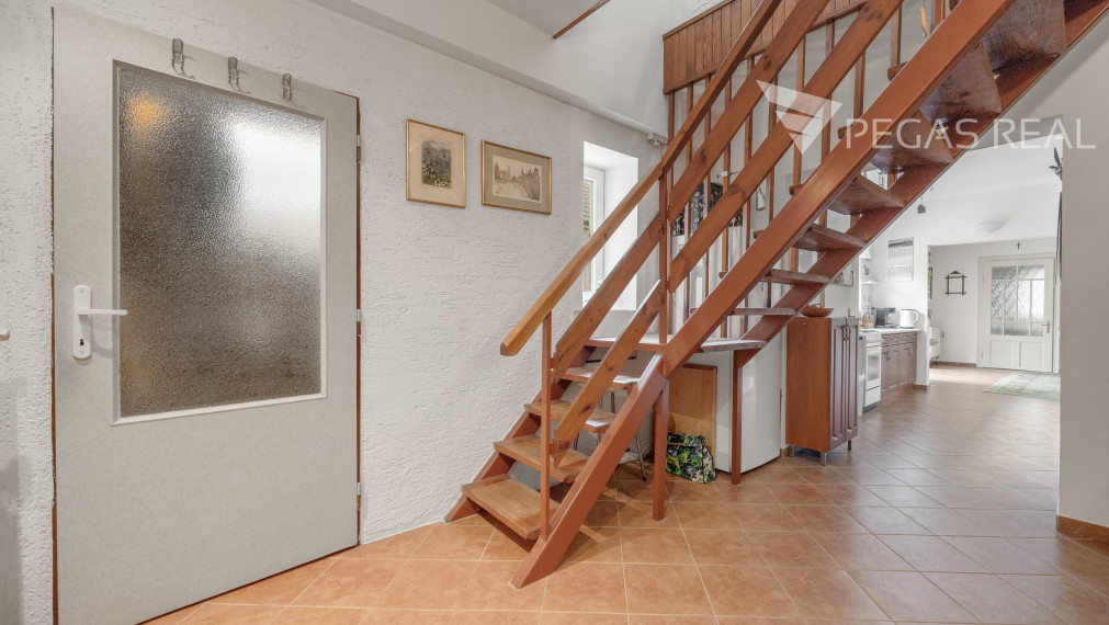 Na predaj viacgeneračný rodinný dom v obci Vysoká pri Morave ( cena vrátane provízie).