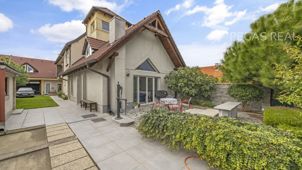 Na predaj viacgeneračný rodinný dom v obci Vysoká pri Morave ( cena vrátane provízie).